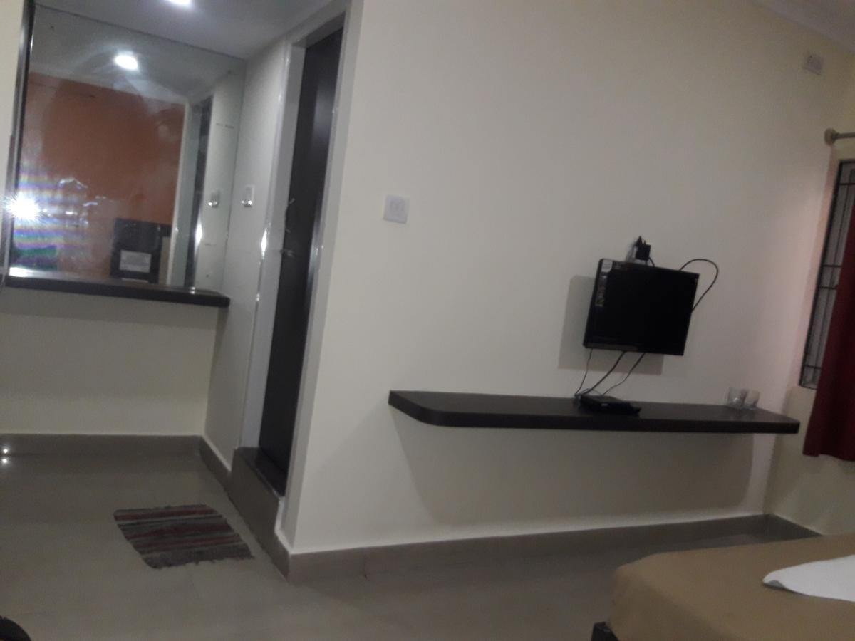 Hotel Vijaya Lakshmi Residency Bangalore Exterior foto
